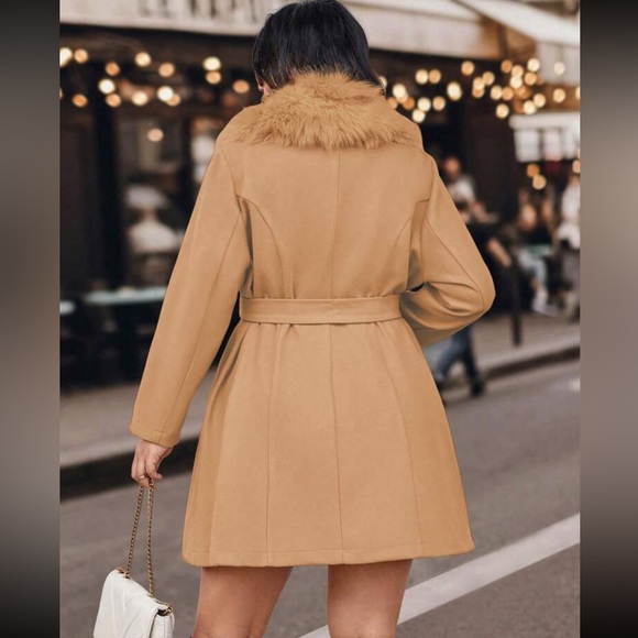 Luxurious camel tan fur collar belted pea coat - Picture 3 of 6